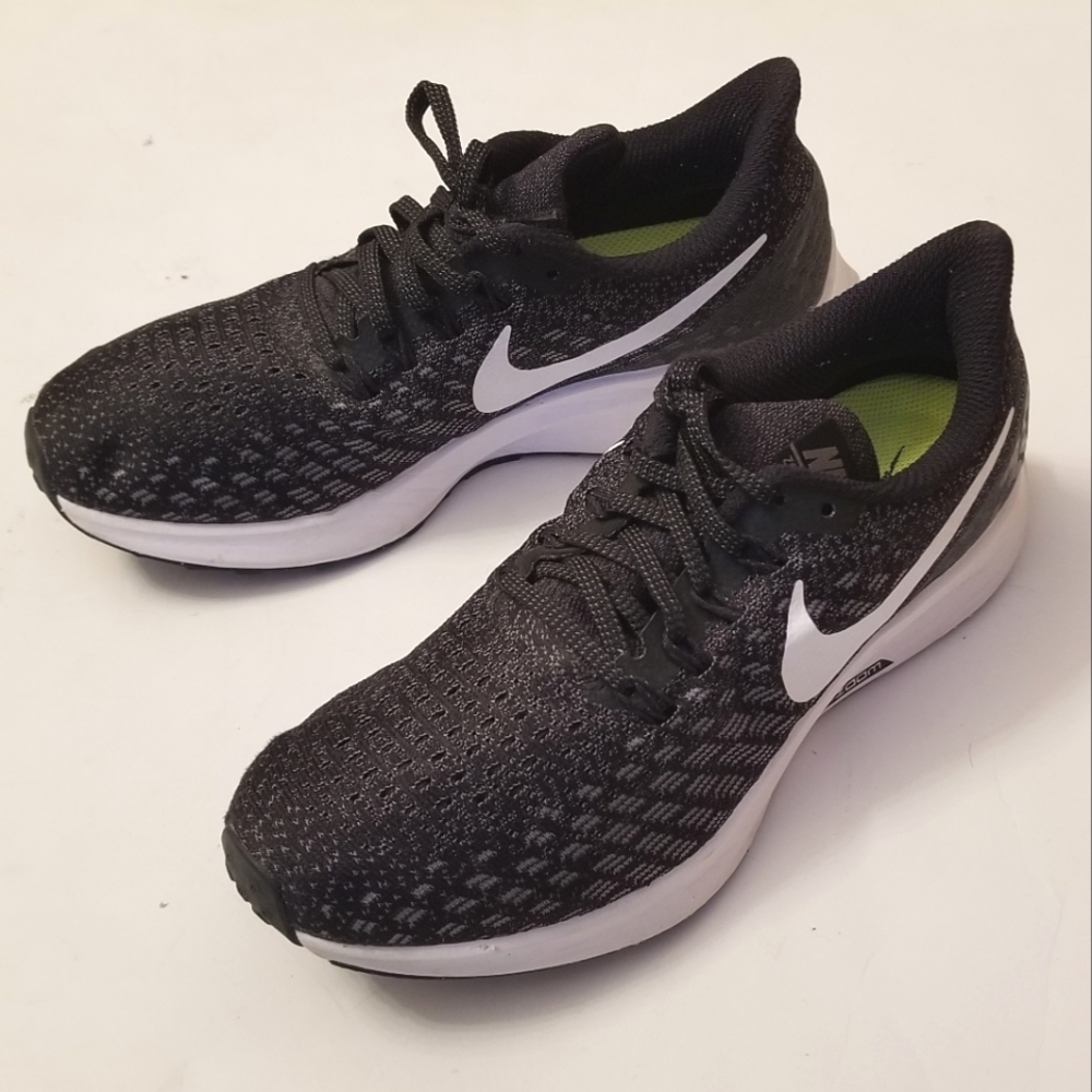 Nike Air Zoom Pegasus 35 Sneakers Size 7.5 Black Racing Running